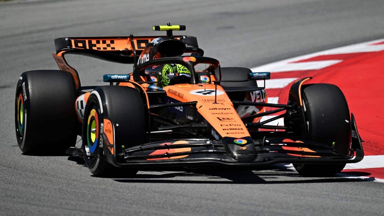 Mclaren Se 'Ríe' De La Nueva Normativa Y Domina En Barcelona; Preocupación En El Box De Alonso
