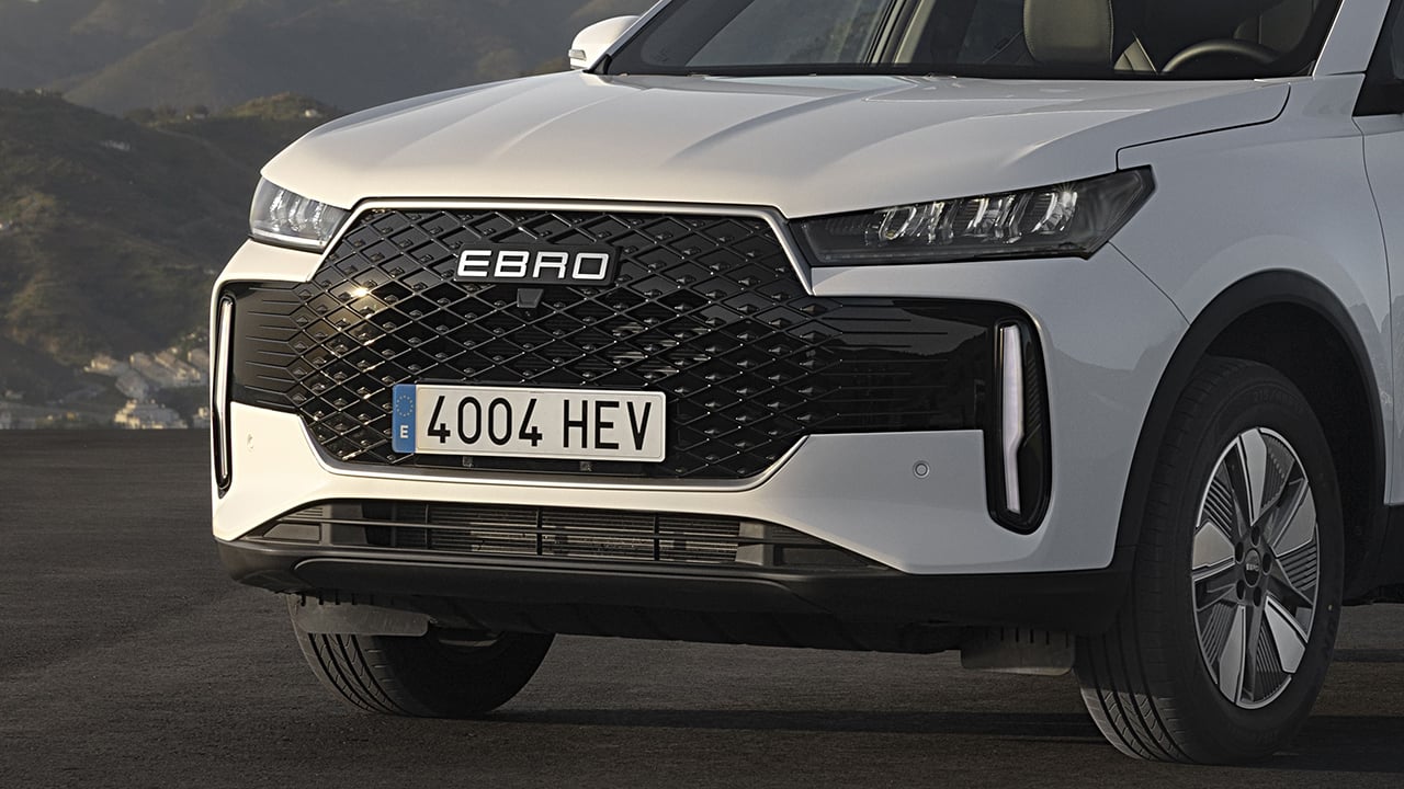 El Nuevo Suv De Ebro Se Llama S400, Tiene Tecnología Híbrida Y, Con Un Precio Imbatible, Será La Peor Pesadilla De Dacia