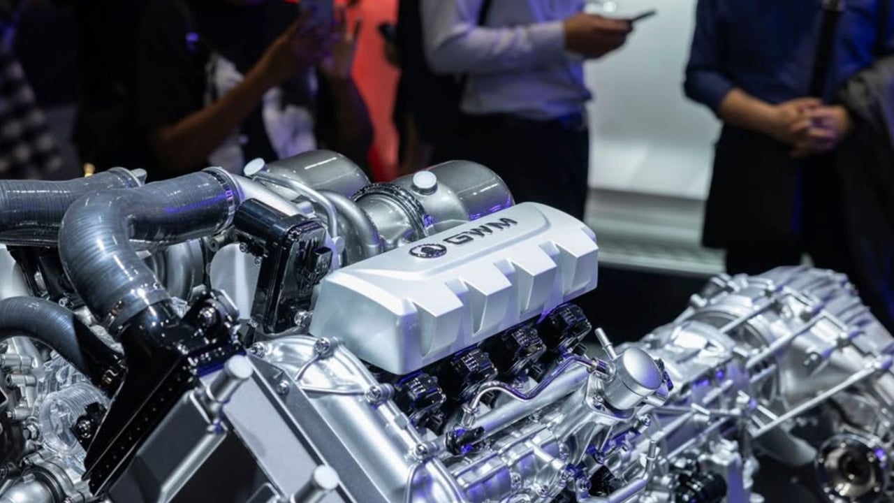 Mientras Europa Sueña Con Enchufes, China Presenta (En Serio) Este V8 Con Alma De Deportivo