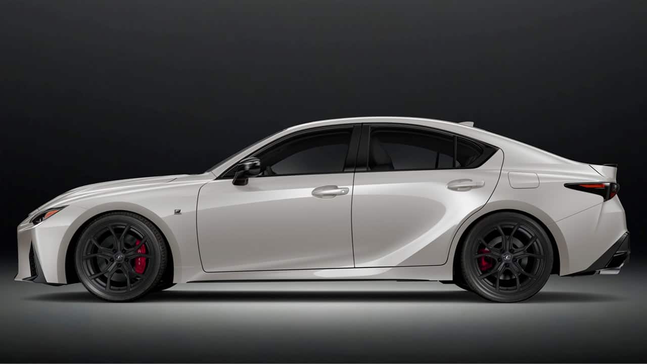 Tiene Un V8, Tracción Trasera Y Casi 500 Cv, Pero Lexus Se Lo Ha Cargado Sin Compasión