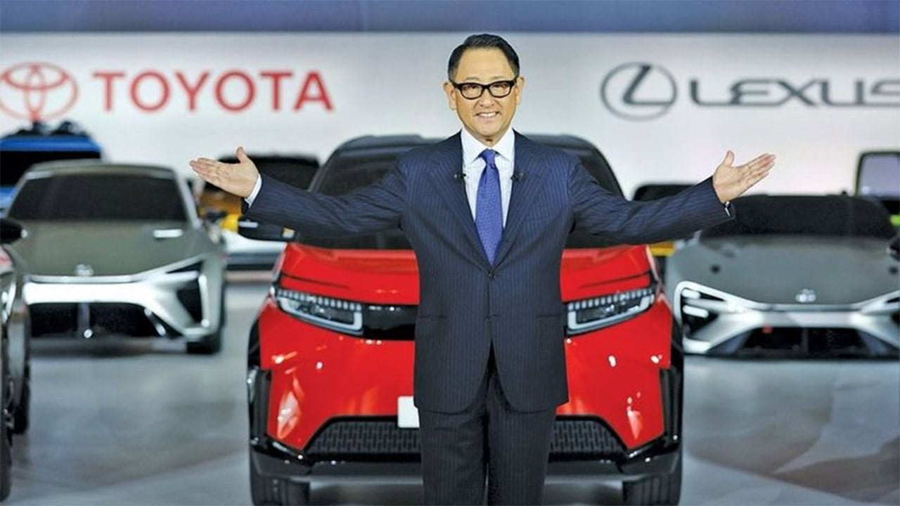 Se Dice Que El Coche Eléctrico Contamina Menos, Pero El Presidente De Toyota Señala Un Detalle Que Nadie Tiene En Cuenta (Y Que Lo Cambia Todo)