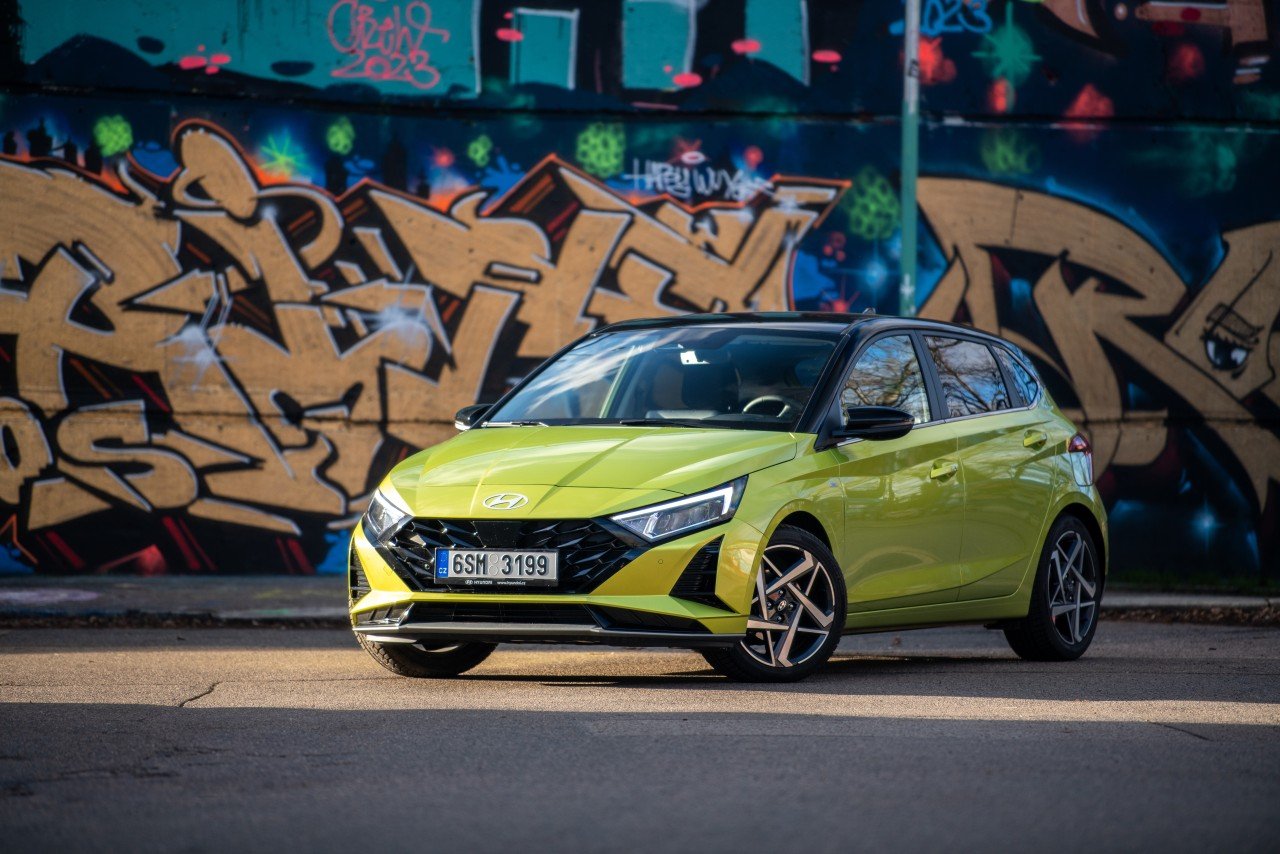 España - Abril 2025: El Hyundai I20 Bate Récords Para Encararse Con El Dacia Sandero