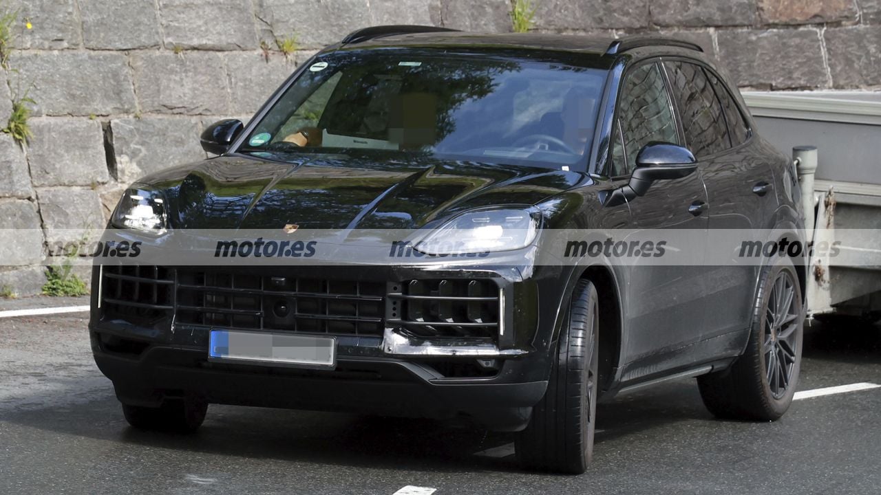Porsche Mantiene Vivo Al Cayenne De Gasolina, Nuevas Fotos Espía Ya Muestran Su &Quot;Nueva&Quot; Imagen 1 Porsche Mantiene Vivo Al Cayenne De Gasolina, Nuevas Fotos Espía Ya Muestran Su &Quot;Nueva&Quot; Imagen